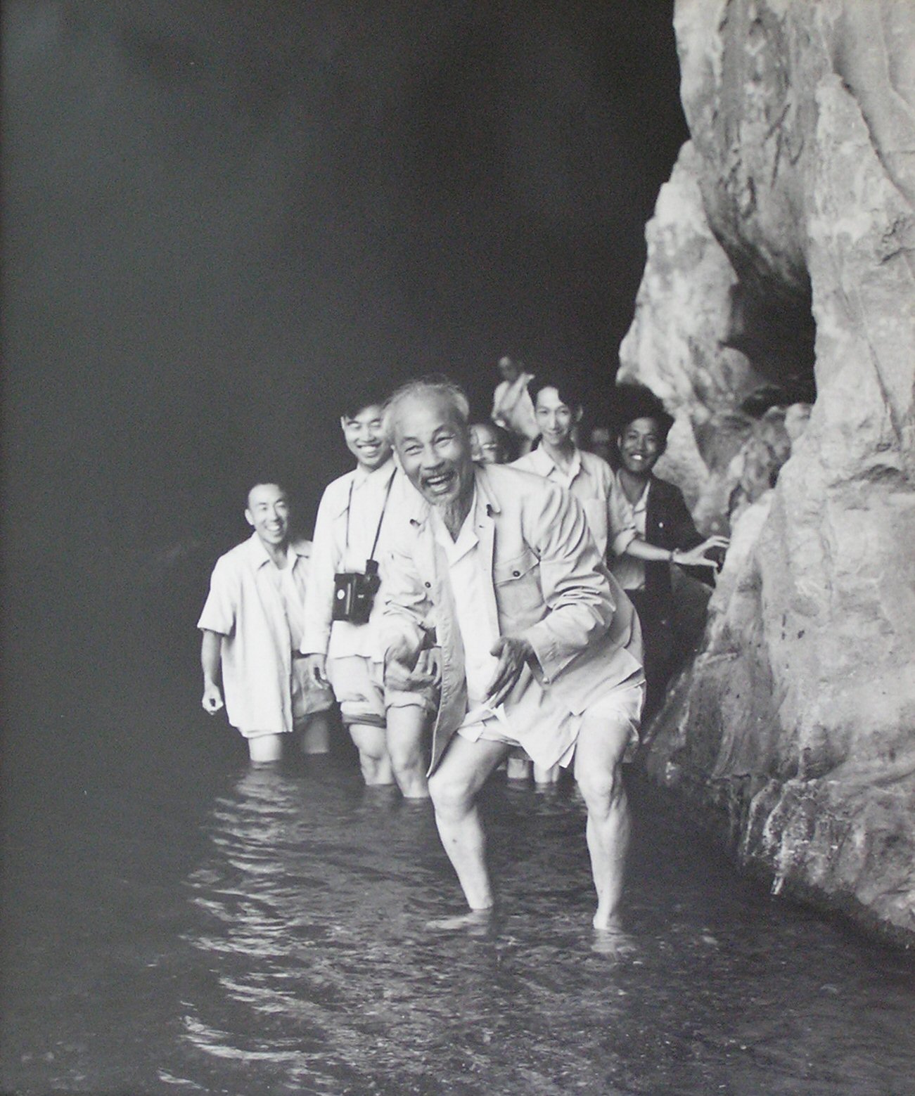 Ho_Chi_Minh_at_Lijang_River_(China)_in_1961.jpg